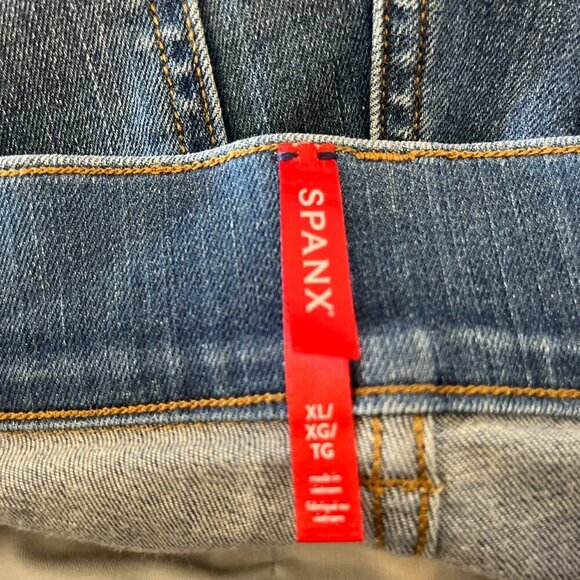 Spanx Woman's Blue Every Wear Flare Stretch Jeans Sz XLTall - Picture 6 of 9